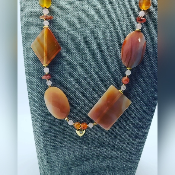 Peach Red Agate, Rose Quartz, gold plated heart charm necklace - Picture 4 of 4